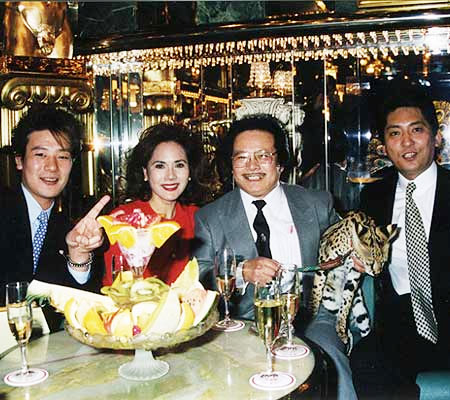 デヴィ夫人
